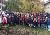 Giornata dell’Albero – il Presidente Affronti e l’Assessore Panigazzi nelle scuole a piantare gli alberi donati dal comune
